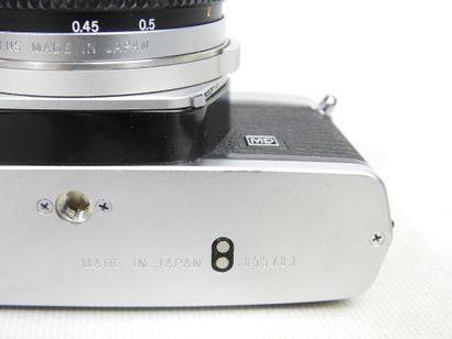 OLYMPUS: Appareil photo modèle OM -2 N chromé....