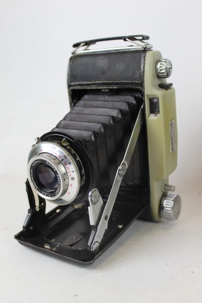 Trois Appareils KODAK : un PONYFlash avec...