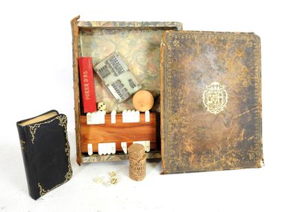 BOITE DE JEUX - Livre, reliure d'époque XVIIIème...