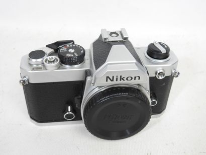 NIKON : Appareil photo modèle FM n°3242130...