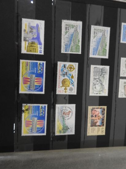 NEUF Albums de timbres neufs modernes, certains...