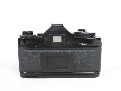 CANON. Appareil photo modèle A-1 noir n°719400...