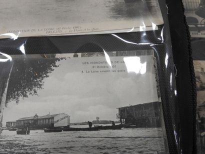 UN LOT de cartes postales anciennes Orléans...