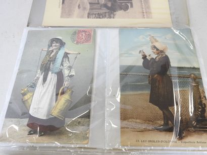 DEUX ALBUMS DE CPA et CPSM figurées, au bon...