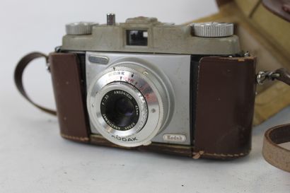 Trois Appareils KODAK : un PONYFlash avec...