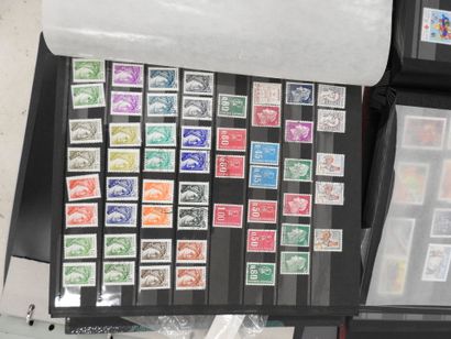 NEUF Albums de timbres neufs modernes, certains...
