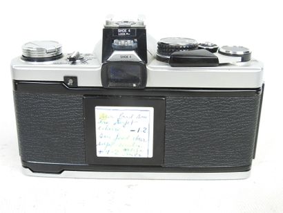 OLYMPUS: Appareil photo modèle OM -2 N chromé....