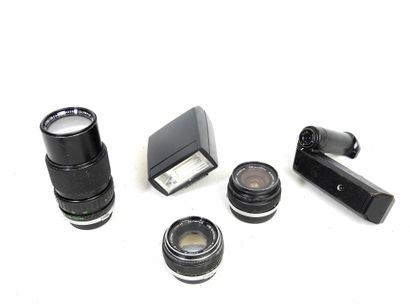 OLYMPUS : Trois objectifs (1 : 1,8 mm F.ZUIKO,...