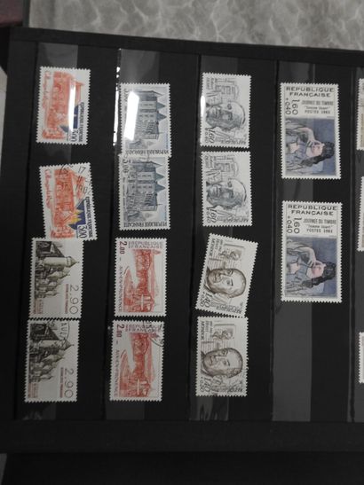 NEUF Albums de timbres neufs modernes, certains...