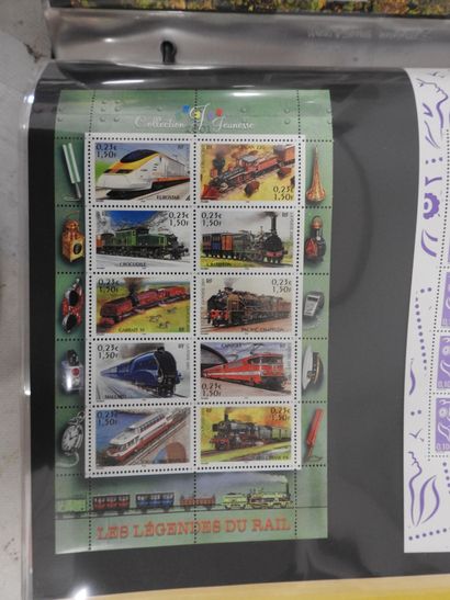 NEUF Albums de timbres neufs modernes, certains...