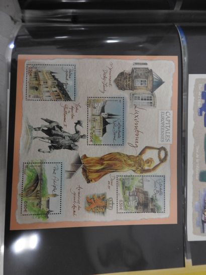 NEUF Albums de timbres neufs modernes, certains...