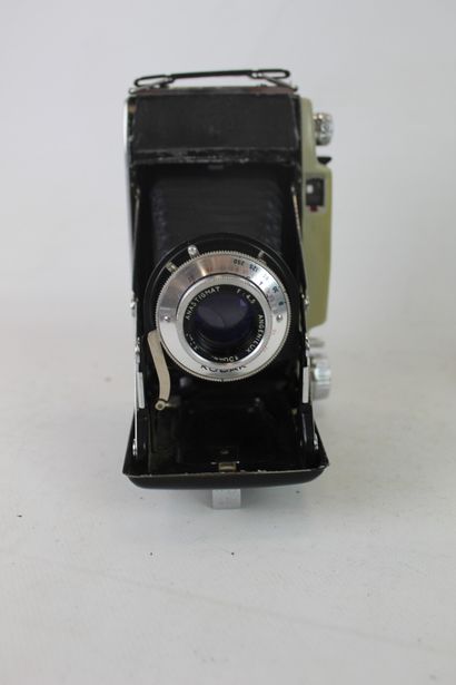 Trois Appareils KODAK : un PONYFlash avec...