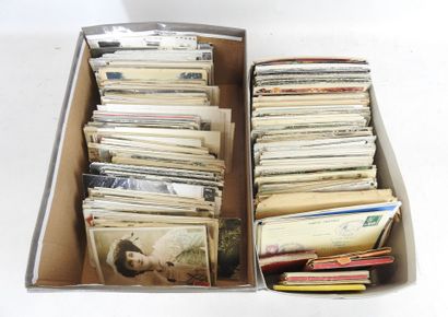 DEUX boites à chaussures de cartes postales...