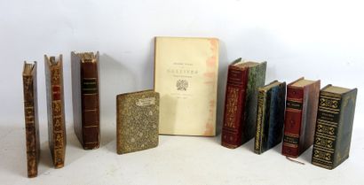 LOT comprenant : - Voyages de Gulliver. 2...