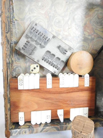 BOITE DE JEUX - Livre, reliure d'époque XVIIIème...