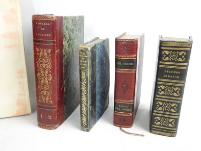 LOT comprenant : - Voyages de Gulliver. 2...