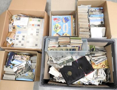 CPM - CPSM. Environ 1100 cartes. 
On y joint :...