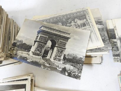 LOT comprenant env. 350 CPA sur Paris, Ypres,...