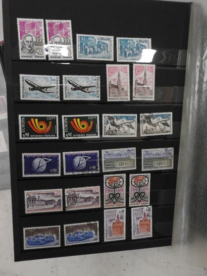 NEUF Albums de timbres neufs modernes, certains...