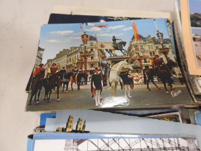 LOT de cartes postales semi-modernes sur...