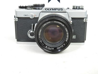 OLYMPUS: Appareil photo modèle OM -2 N chromé....