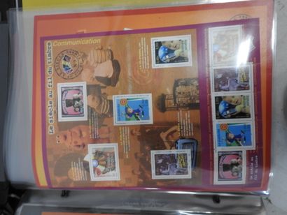 NEUF Albums de timbres neufs modernes, certains...