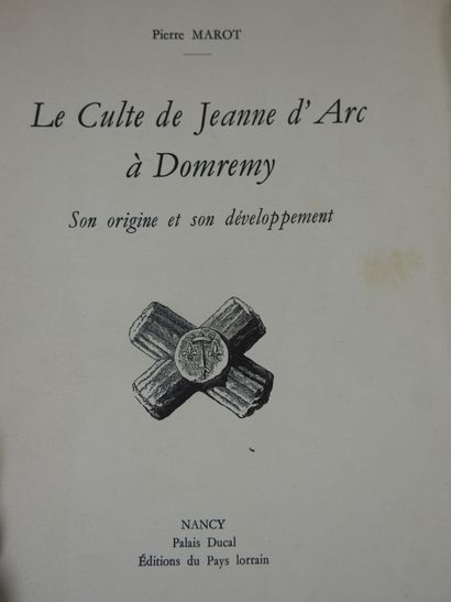UN CARTON d'environ 30 à 40 volumes sur Jeanne...