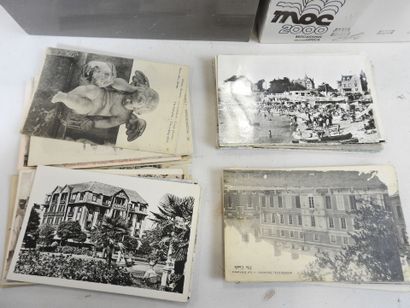 DEUX boites à chaussures de cartes postales...