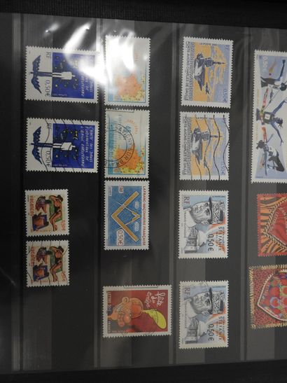 NEUF Albums de timbres neufs modernes, certains...