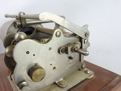 PATHE FRERES : Phonographe à cylindre sur...