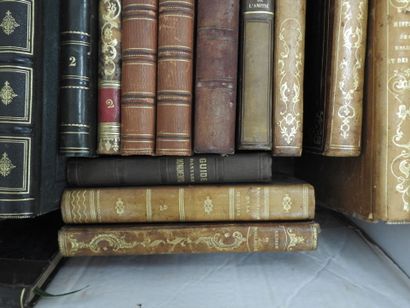 LOT de 23 livres sur divers thèmes dont Littérature...