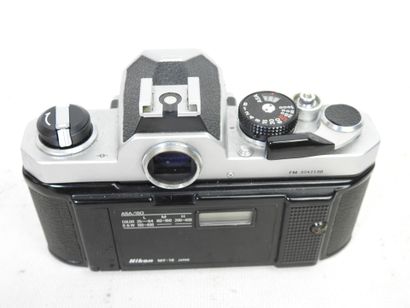 NIKON : Appareil photo modèle FM n°3242130...