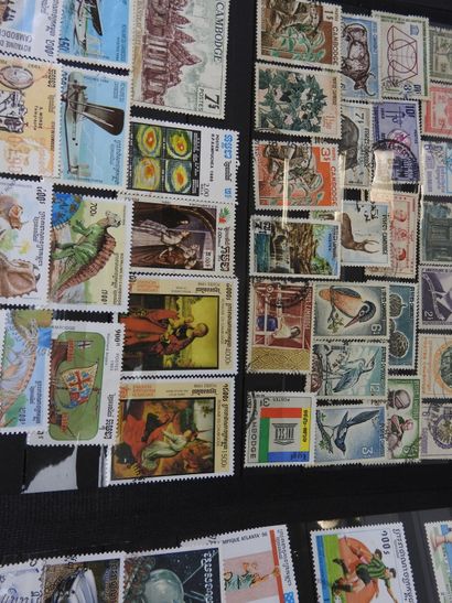 FRANCE - ETRANGER : Deux albums de timbres...