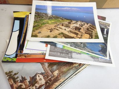 Ensemble de 5 grandes boites de cartes postales...
