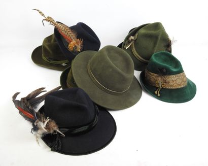 LOT de huit chapeaux de chasse en feutre....