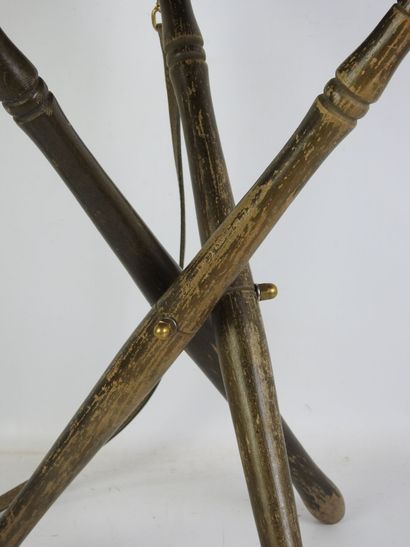 Siege de battue tripode, en bois et cuir,...