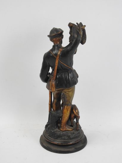 DEUX CHASSEURS en terre cuite à patine polychrome....