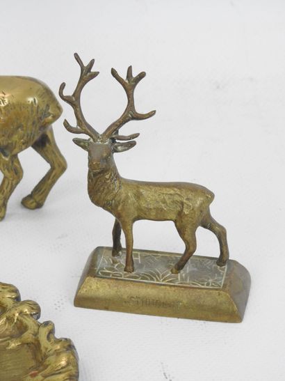 QUATRE SUJETS en bronze et laiton figurant...