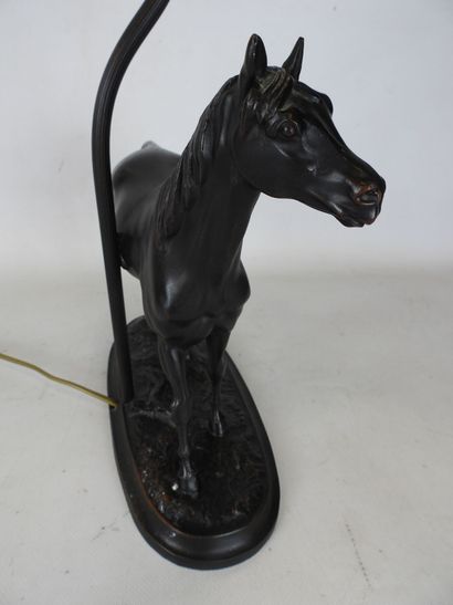 LAMPE cheval en régule patine bronze. Haut....