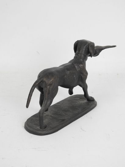 CHIEN DE CHASSE rapportant un faisan. Sujet...