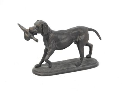 CHIEN DE CHASSE rapportant un faisan. Sujet...