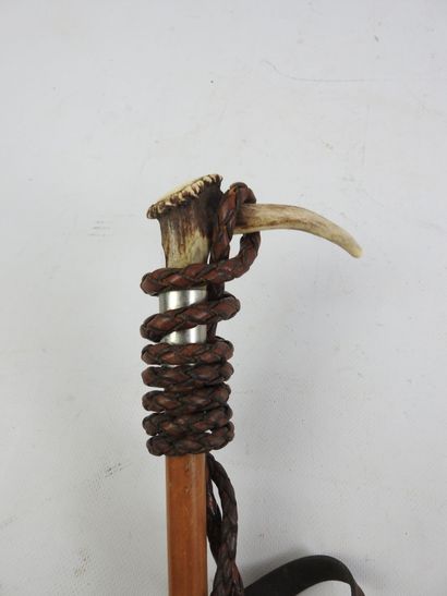 Fouet de chasse. Poignée meule de cerf et...