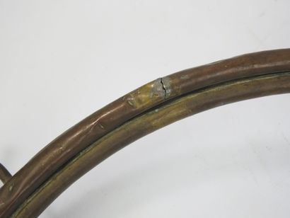 PERINET : Trompe de chasse à trois tours...
