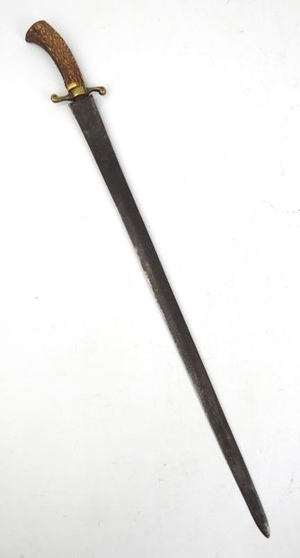 Couteau de chasse, fusée en bois de cerf,...