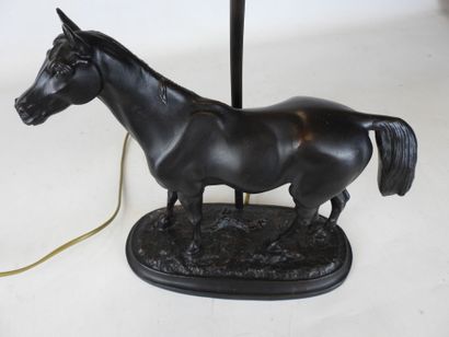 LAMPE cheval en régule patine bronze. Haut....