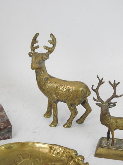 QUATRE SUJETS en bronze et laiton figurant...
