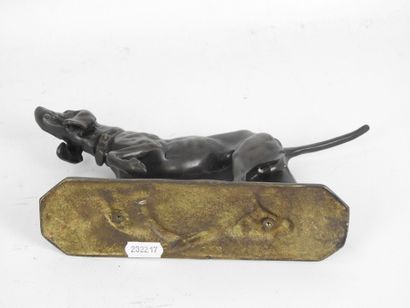 Ecole du XXe siècle : Chien à l'arrêt. Sujet...
