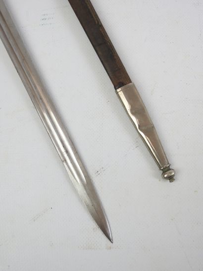 Couteau de vénerie, fusée en corne, garde...