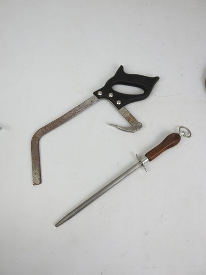 Saillard-Paris. Trousse à découper en cuir,...
