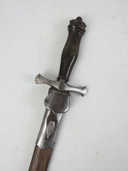 Dague de vénerie, fusée en corne, garde droite...